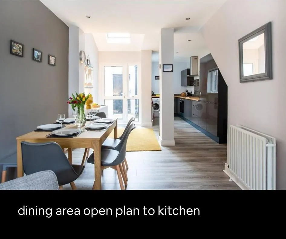 City Haven Modern 3 Bed- Spacious, Sleeps 6 Belfast