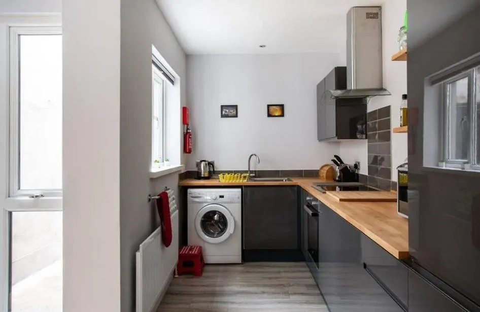 City Haven Modern 3 Bed- Spacious, Sleeps 6 Belfast